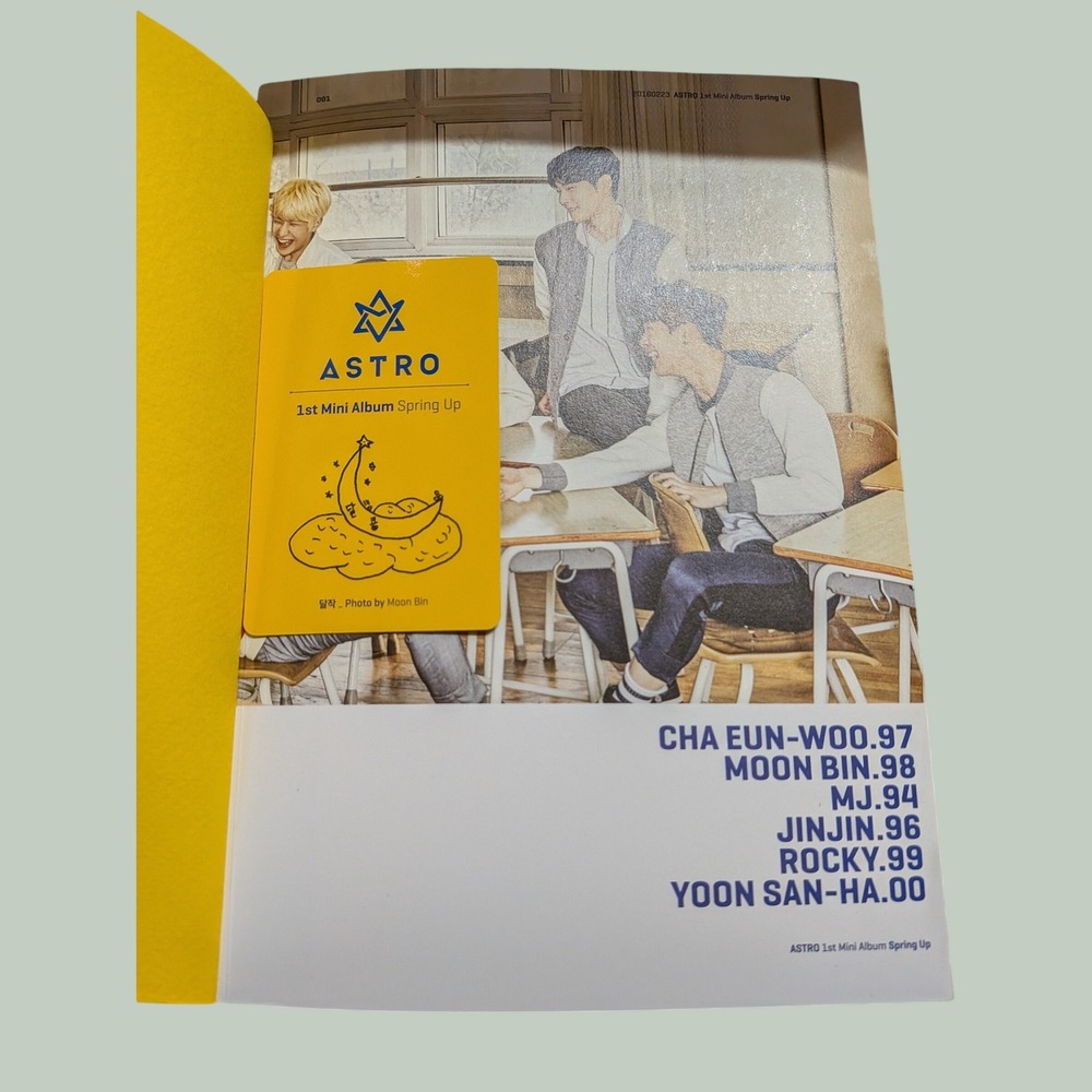 ASTRO 1st Mini Album Spring Up Photobook with Moon Bin Photocard K-Pop 2016